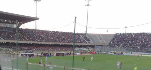 La tribuna centrale del Sant'Elia, vista dalla Curva Nord (foto: sardegnasport.com)