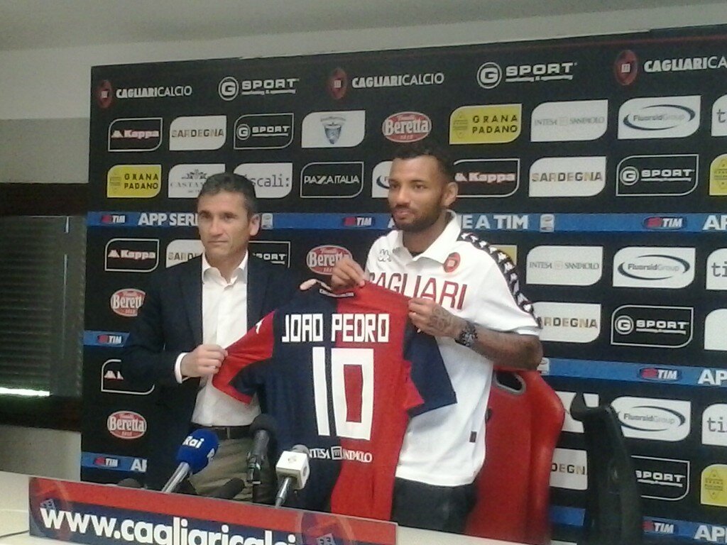 Francesco Marroccu e Joao Pedro nel giorno della presentazione ufficiale (FOTO: SARDEGNA SPORT)