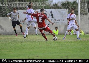 Daniele Dessena al tiro in amichevole (foto: Gianluca Zuddas - SardegnaSport)