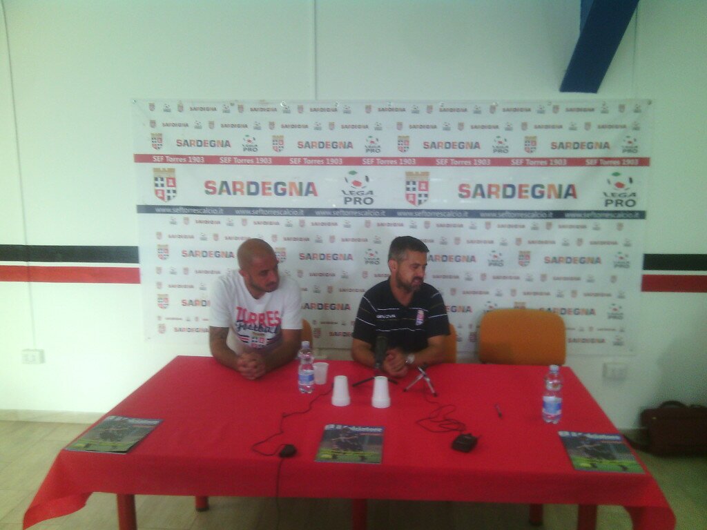 Vincenzo Migliaccio e Massimo Costantino in conferenza stampa (foto: SARDEGNA SPORT)