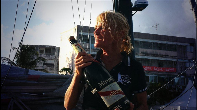 Anne Casenueve brinda alla vittoria della Route du Rhum