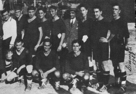 La squadra del Cagliari in un'immagine d'epoca