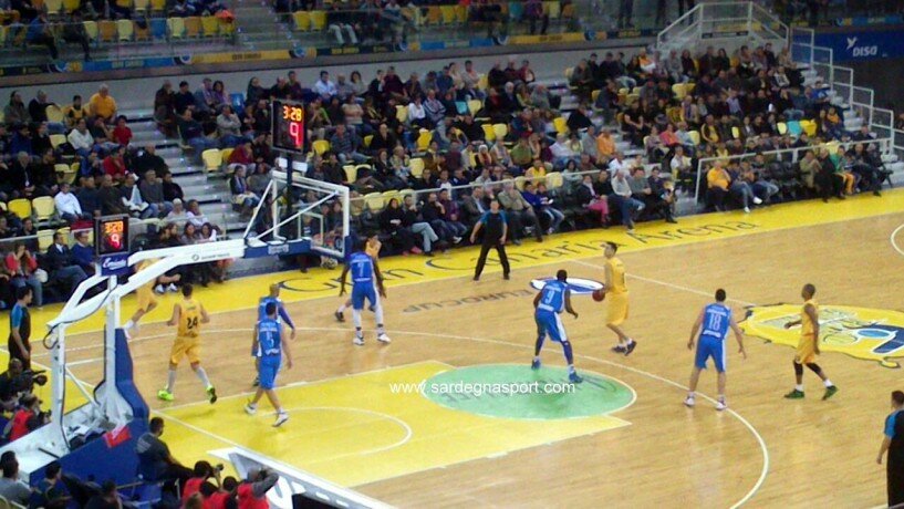 Dinamo Sassari in campo a Gran Canaria (foto: SardegnaSport.com)