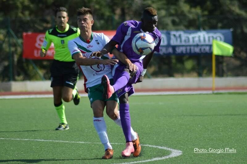  Babacar Mbaye, in gol con la maglia del Castiadas (foto: Giorgio Melis)