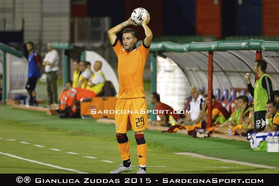 Nicola Murru in azione contro il Real Saragozza