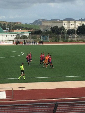 Primavera, Cagliari-Atalanta: Davide Arras esulta dopo il suo gol