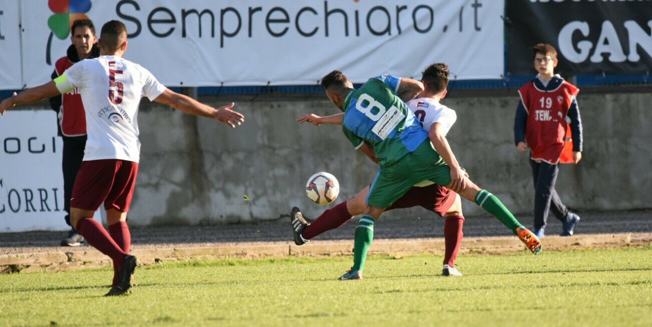 Un'azione della gara tra Nuorese e Rieti