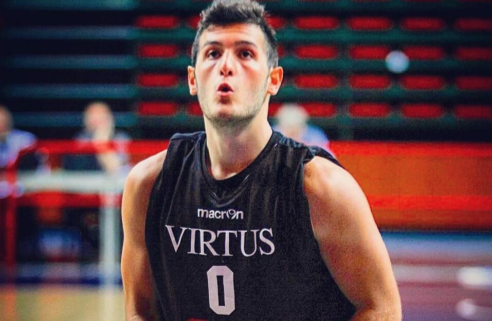 Marco Spissu con la maglia della Virtus Bologna