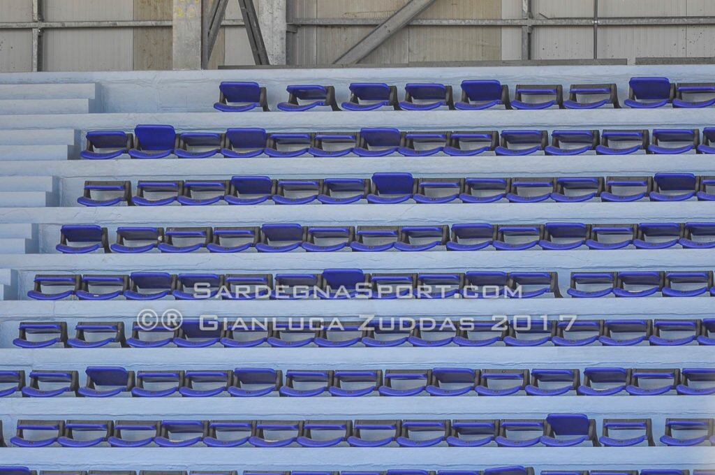 Il dettaglio dei seggiolini della Main Stand (foto: Zuddas)