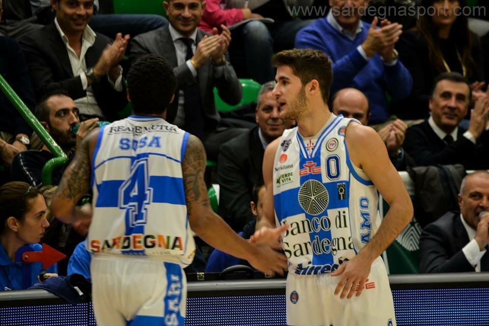 Fotogramma che immortala il momento: Enrico Merella debutta in Serie A contro Pesaro. 